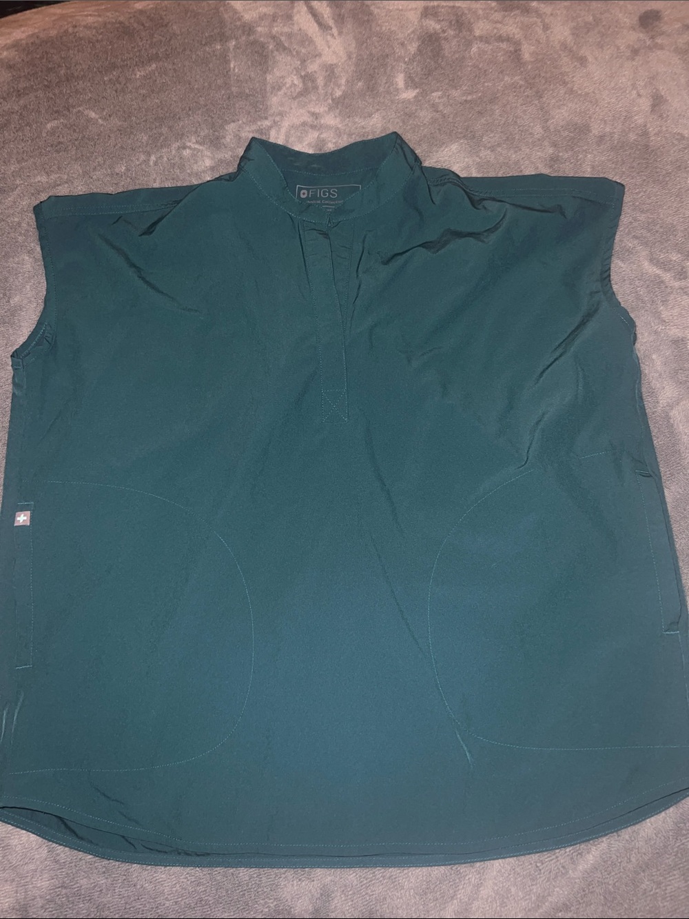 FIGS Men’s Dark Teal Sleeveless Scrub Top
